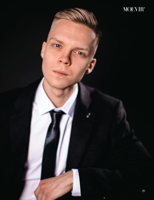 MOEVIR Magazine · Париж — Серия моих работ в жанре мужской студийный портрет опубликована в парижском журнале о моде и арт-фотографии MOEVIR Magazine. Эдиториал «Light Black» — 6 разворотов — 2/6