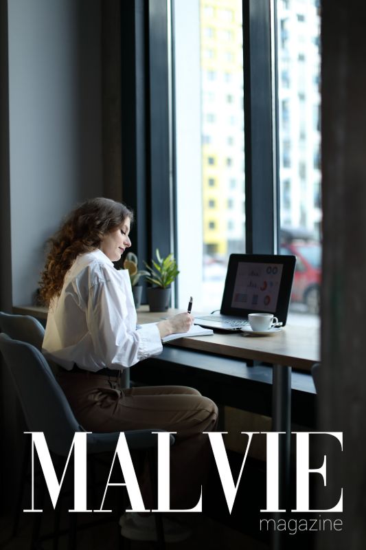 MALVIE Magazine · Франция — Серия моих работ в жанре бизнес-портрет опубликована в международном французском фэшн-журнале MALVIE Magazine, рубрика Office Vibe. Одна из работ серии вышла на цифровой обложке издания — 5/7